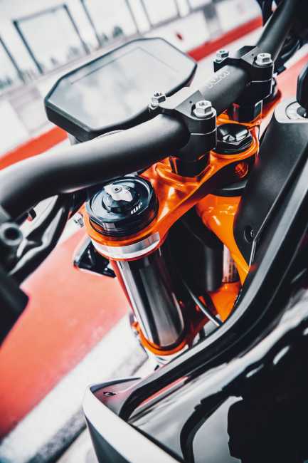 PÓŁKI ZAWIESZENIA FACTORY