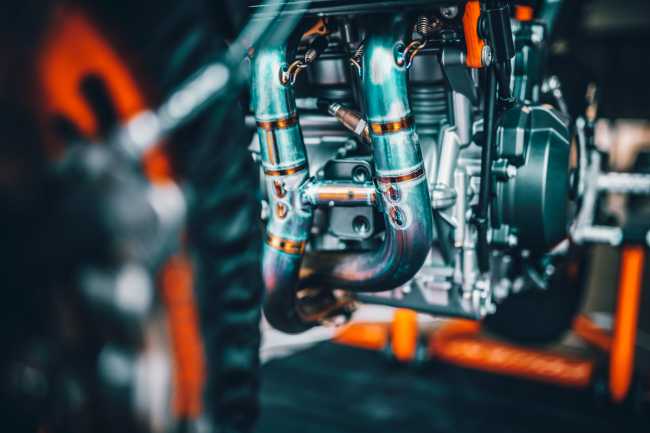 TŁUMIK AKRAPOVIČ KIT "EVOLUTION LINE"