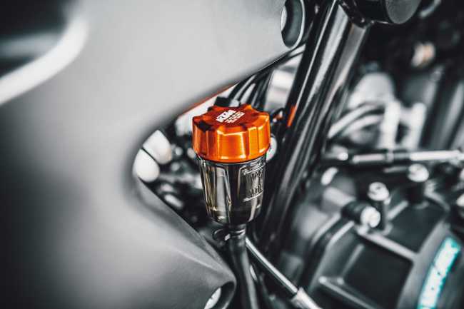 POKRYWA ZBIORNIKA PŁYNU HAMULCOWEGO