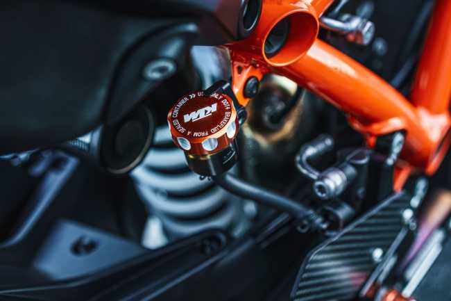 KOREK ZBIORNICZKA PŁYNU HAMULCOWEGO/SPRZĘGŁA