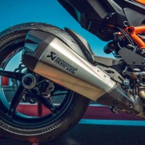WYDECH AKRAPOVIC "SLIP ON LINE" ( KTM 1390 SUPER DUKE R )