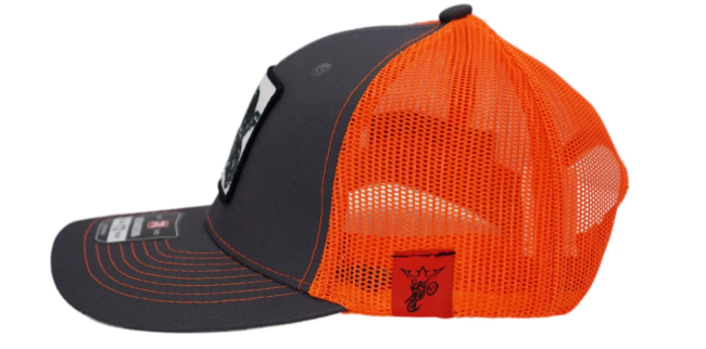 CZAPKA Z DASZKIEM KINI RED BULL MOTO GP