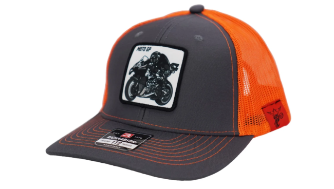 CZAPKA Z DASZKIEM KINI RED BULL MOTO GP